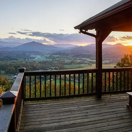 Villa Smoky Mountain Retreat With Hot Tub, Arcade Games